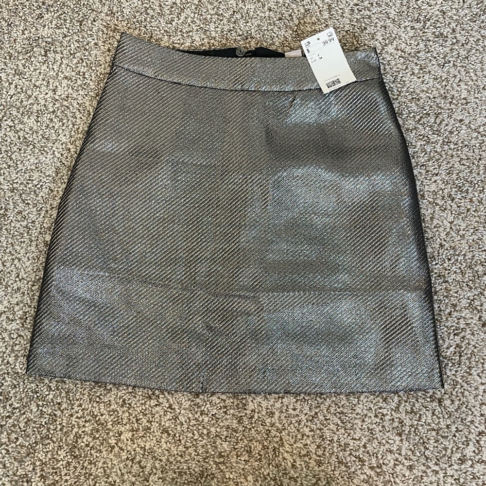 NWT H&M SILVER SHINY MINI SKIRT 🪩